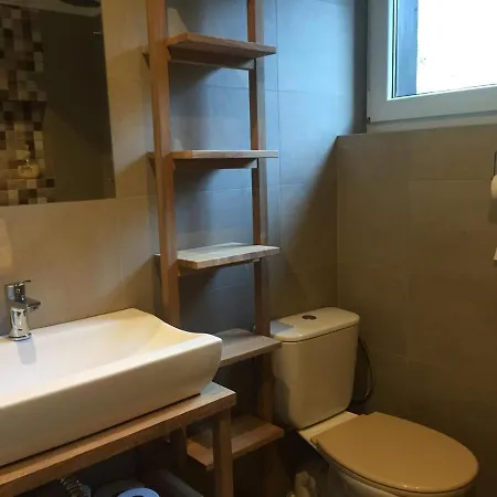 Alojamento de Turismo Selvagem Dom Letniskowy Posrod Kaszubskiego Lasu Studzienice