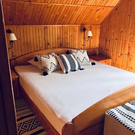 Alojamento de Turismo Selvagem Dom Letniskowy Posrod Kaszubskiego Lasu *