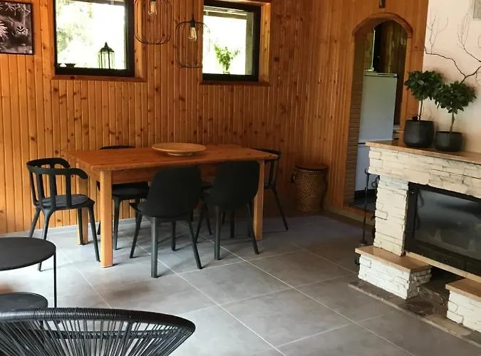 Dom Letniskowy Posrod Kaszubskiego Lasu Chata